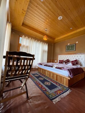 Luxury Room | Rollaway beds, free WiFi, bed sheets - Chanon Holiday Home Stay (Banjar)