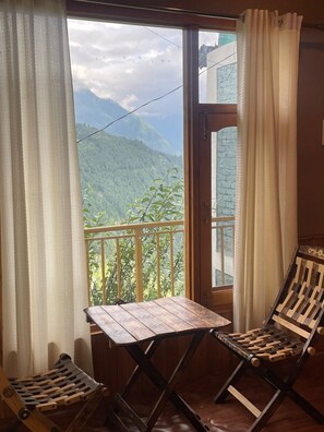 Rollaway beds, free WiFi, bed sheets - Chanon Holiday Home Stay (Banjar)