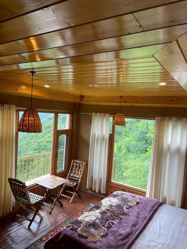 Rollaway beds, free WiFi, bed sheets - Chanon Holiday Home Stay (Banjar)