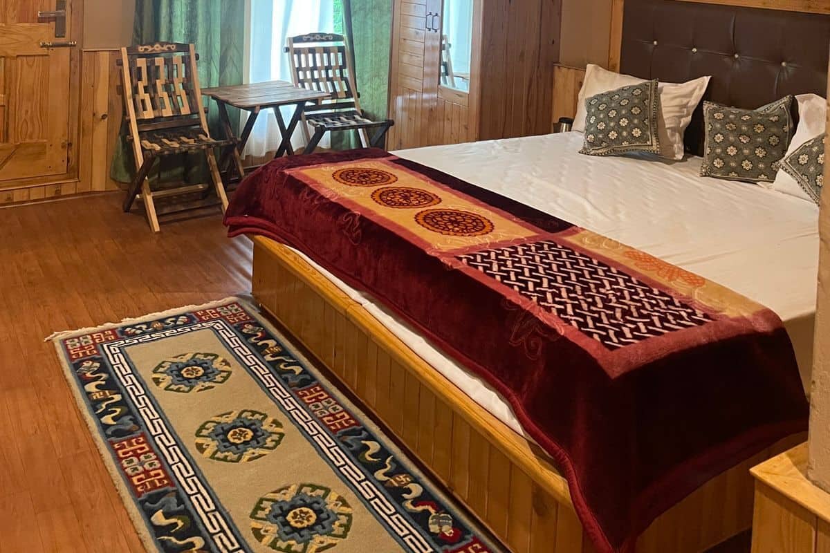 Rollaway beds, free WiFi, bed sheets