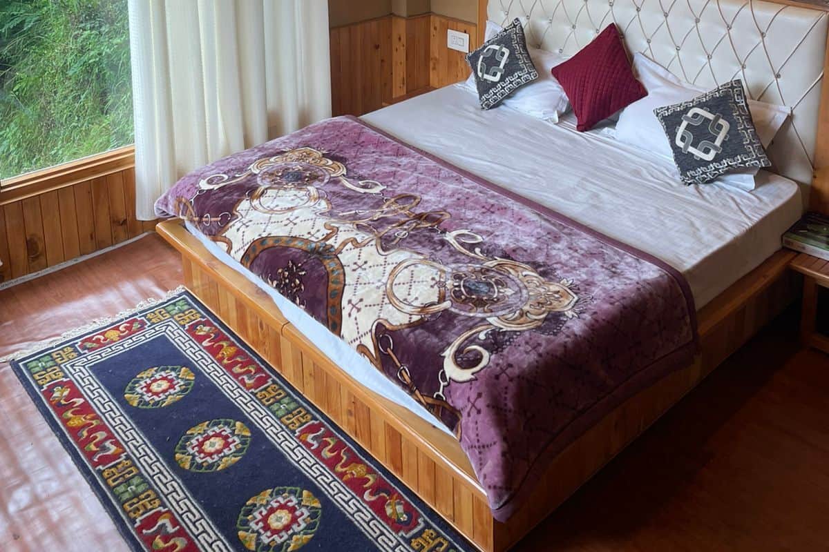 Rollaway beds, free WiFi, bed sheets