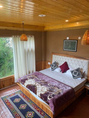 Luxury Room | Rollaway beds, free WiFi, bed sheets - Chanon Holiday Home Stay (Banjar)
