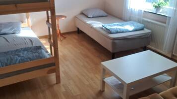 2 Schlafzimmer, BĂŒgeleisen/BĂŒgelbrett, BettwĂ€sche