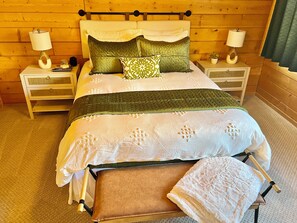 Iron/ironing board, travel cot, free WiFi, bed sheets - Luxury river-front cabin for the entire family, pet friendly! (Dolores)