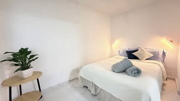 Iron/ironing board, free WiFi, bed sheets