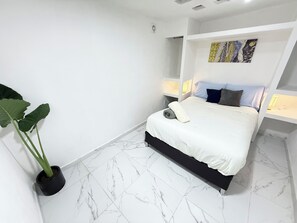 3 dormitorios, tabla de planchar con plancha, wifi gratis y ropa de cama
