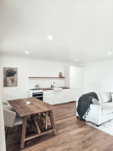 The Cottage Kingsdale, Private bushstay, wildlife, dam views & fire pit Goulburn