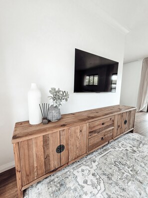 Interior - The Cottage Kingsdale, Private bushstay, wildlife, dam views & fire pit Goulburn (Kingsdale)