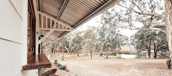 The Cottage Kingsdale, Private bushstay, wildlife, dam views & fire pit Goulburn