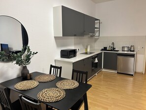 Private kitchen - Large, quiet apartment in the old town | Ideal for families (Magdeburg)