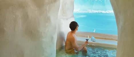 Habitación doble clásica, vista al mar | Baño | Amenidades de baño gratuitas, secadora de cabello, batas, pantuflas