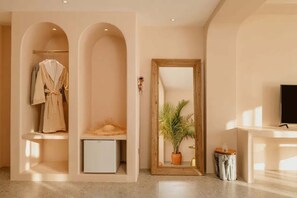 Standard Twin Room, Sea View | Down comforters, free minibar, desk, laptop workspace - Dali Pure-Soul Seaview Resort Hotel (Dali)