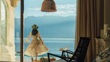 Signature Double Room, Sea View | Down comforters, minibar (free items), desk, laptop workspace
