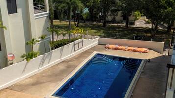 Kolam renang terbuka