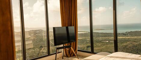 4 bedrooms, desk, iron/ironing board, free WiFi