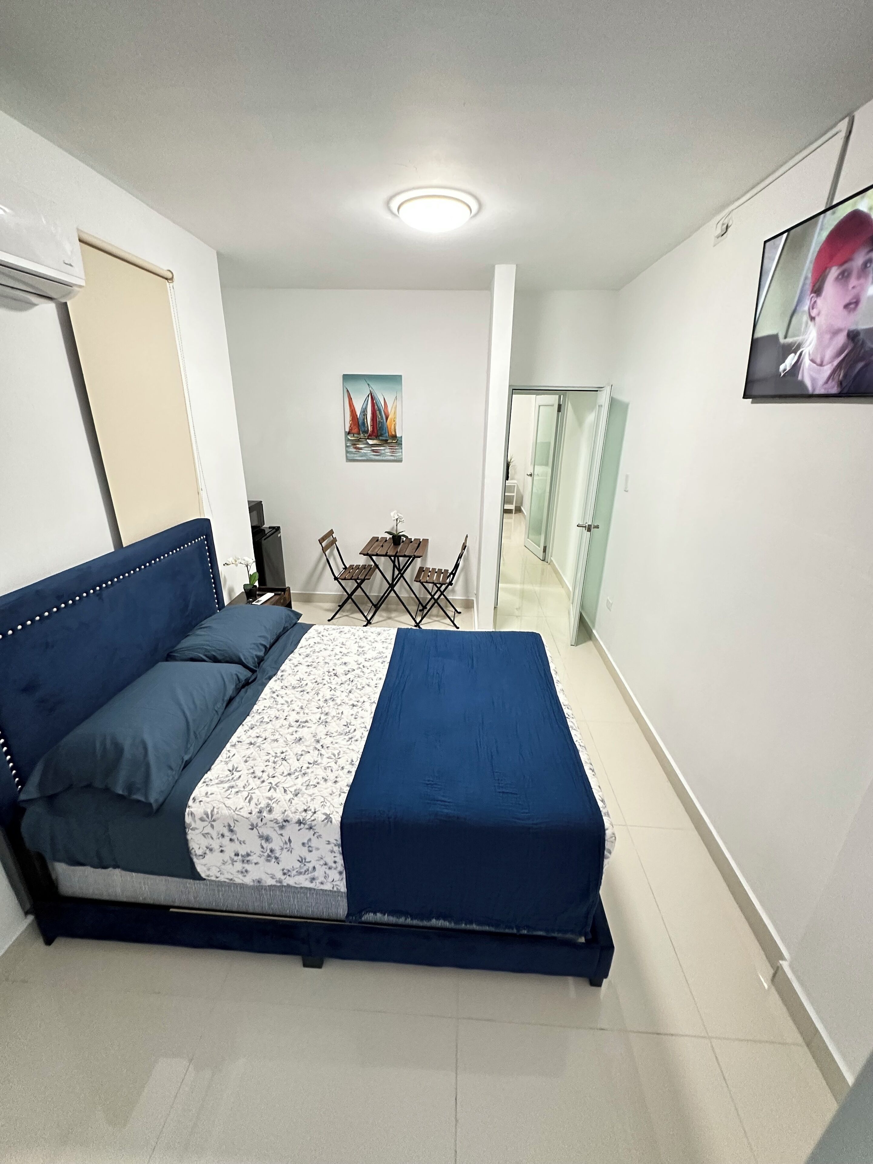 Iron/ironing board, WiFi, bed sheets