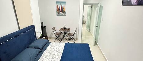 Iron/ironing board, WiFi, bed sheets