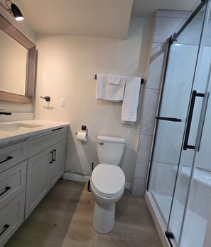 Handtücher, Seife, Toilettenpapier