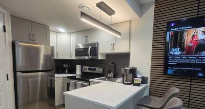 Rhote's Luxury in Saskatoon. Sleek 1-Bedroom | Modern Comforts | Prime Location