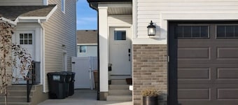 Rhote's Luxury in Saskatoon. Sleek 1-Bedroom | Modern Comforts | Prime Location