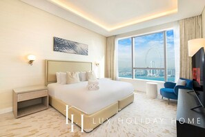 Desk, iron/ironing board, WiFi, bed sheets - LUX  Iconic Views at The Palm Tower Suite 1 (Dubai)