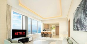 TV - LUX  Iconic Views at The Palm Tower Suite 1 (Dubai)