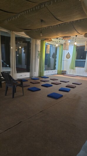 Área de estar no saguão