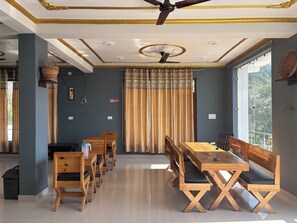 Restaurant - Pir Panjal Outpost (Bir)