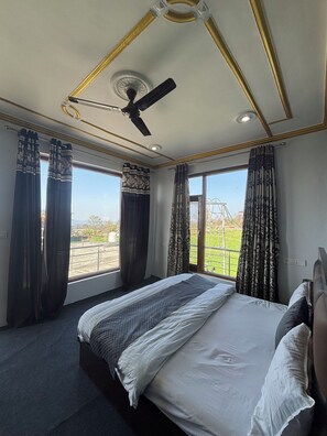 Deluxe dubbelrum - balkong - utsikt mot bergen | Gratis wi-fi