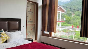 Deluxe dubbelrum - balkong - utsikt mot bergen | Gratis wi-fi