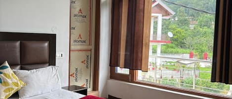 Deluxe dubbelrum - balkong - utsikt mot bergen | Gratis wi-fi