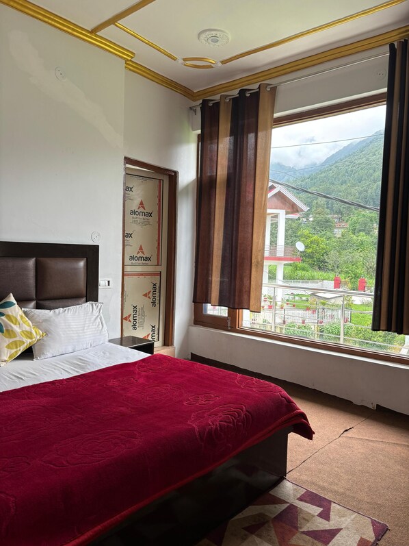 Kahden hengen deluxe-huone, parveke, vuoristonäköala | Ilmainen Wi-Fi