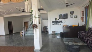 Reception - Pir Panjal Outpost (Bir)