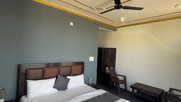 Dobbeltrom – deluxe, balkong, fjellutsikt | Wi-fi (inkludert)