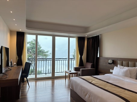 Superior Double Room, Hill View | Free WiFi. Wisteria Crystal Manor