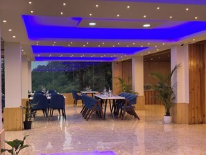 Restaurant - Wisteria Crystal Manor (Pelling)