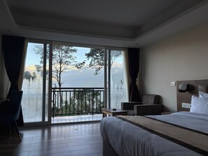 Superior Double Room, Hill View | Free WiFi - Wisteria Crystal Manor (Pelling)