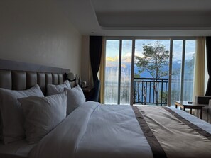 Superior Double Room, Hill View | Free WiFi - Wisteria Crystal Manor (Pelling)