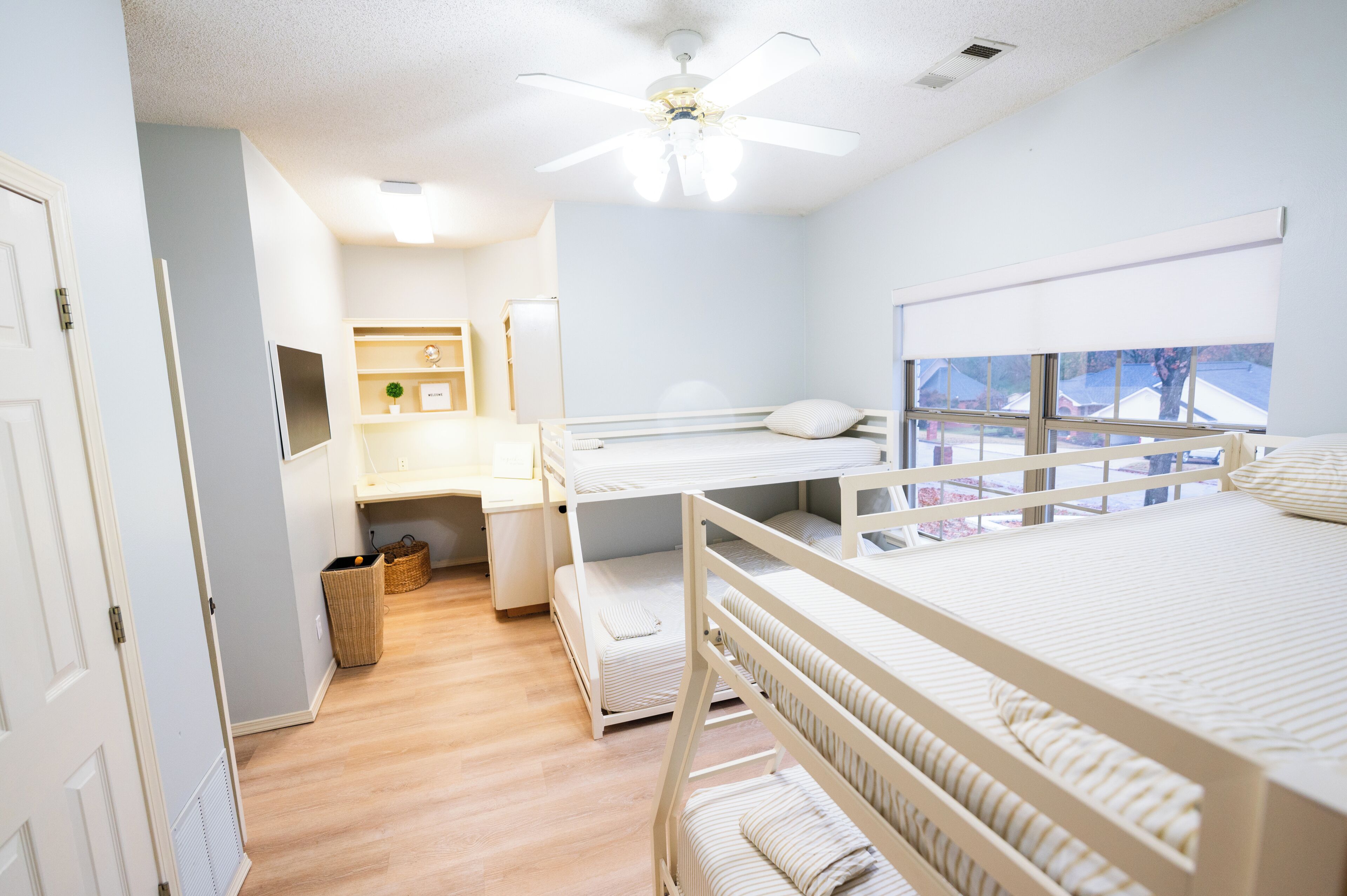 3 slaapkamers, een strijkplank/strijkijzer, gratis wifi, beddengoed