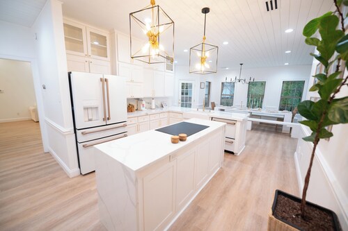 Spacious Family Home Sleeps 12 Perfect for Groups