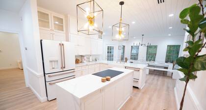 Spacious Family Home Sleeps 12 Perfect for Groups