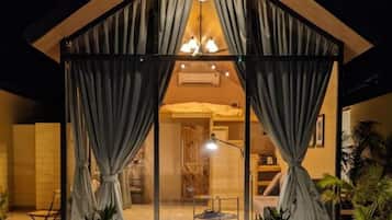 Cabin, Pool View | Free WiFi, bed sheets