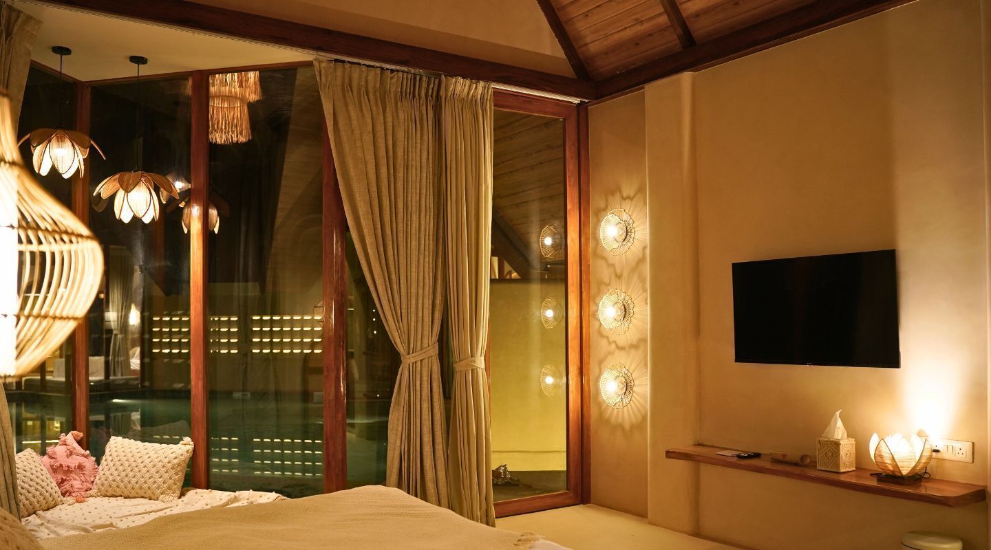 Superior-huone, näköala uima-altaalle | Ilmainen Wi-Fi, vuodevaatteet