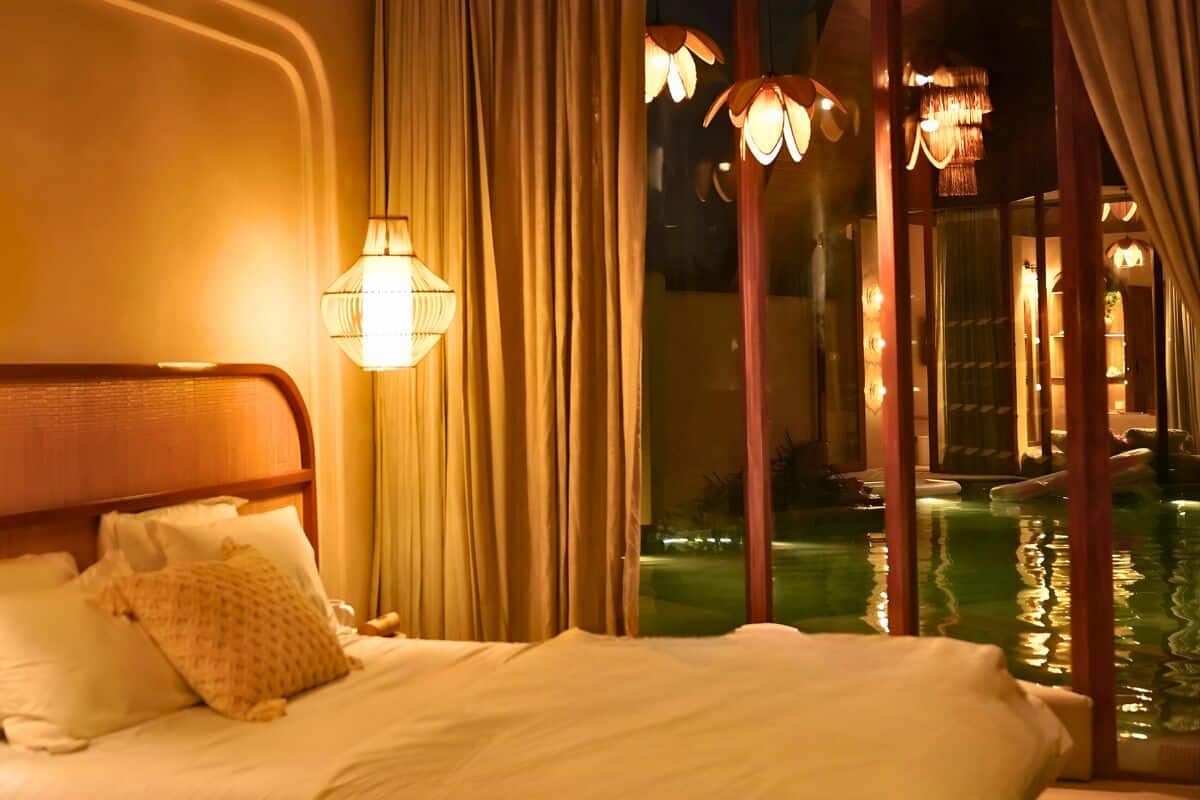 Free WiFi, bed sheets