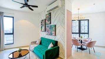 Grand Suite | Iron/ironing board, free WiFi