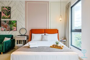 Soundproofing, iron/ironing board, free WiFi - Paxtonz by Mana Mana (Petaling Jaya)