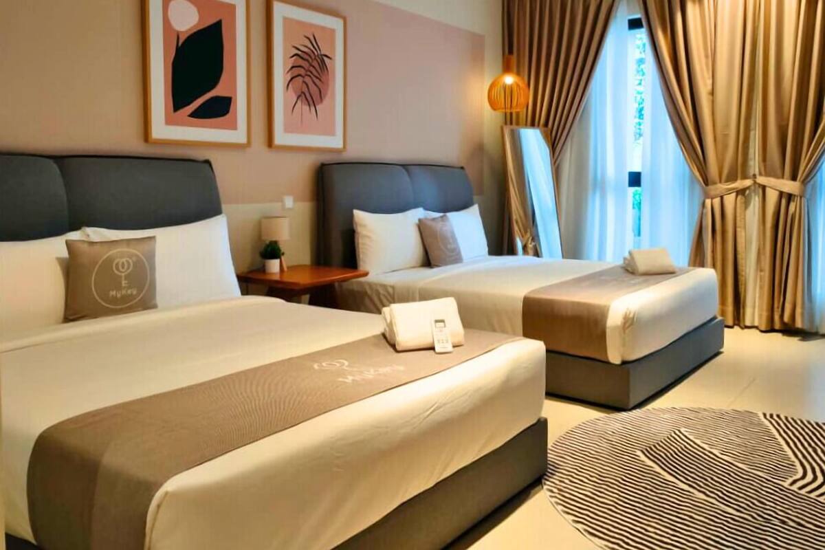 Estudi Deluxe | Planxa i posts de planxar i wifi gratuïta