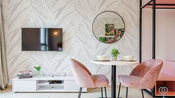 Estudi de disseny | Planxa i posts de planxar i wifi gratuïta