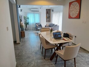 Interior - Cozy 3bdr Penthouse Apt @ East Airport (Accra)