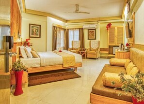 Soundproofing, free WiFi, wheelchair access - Parklane Hotel (Mysuru)